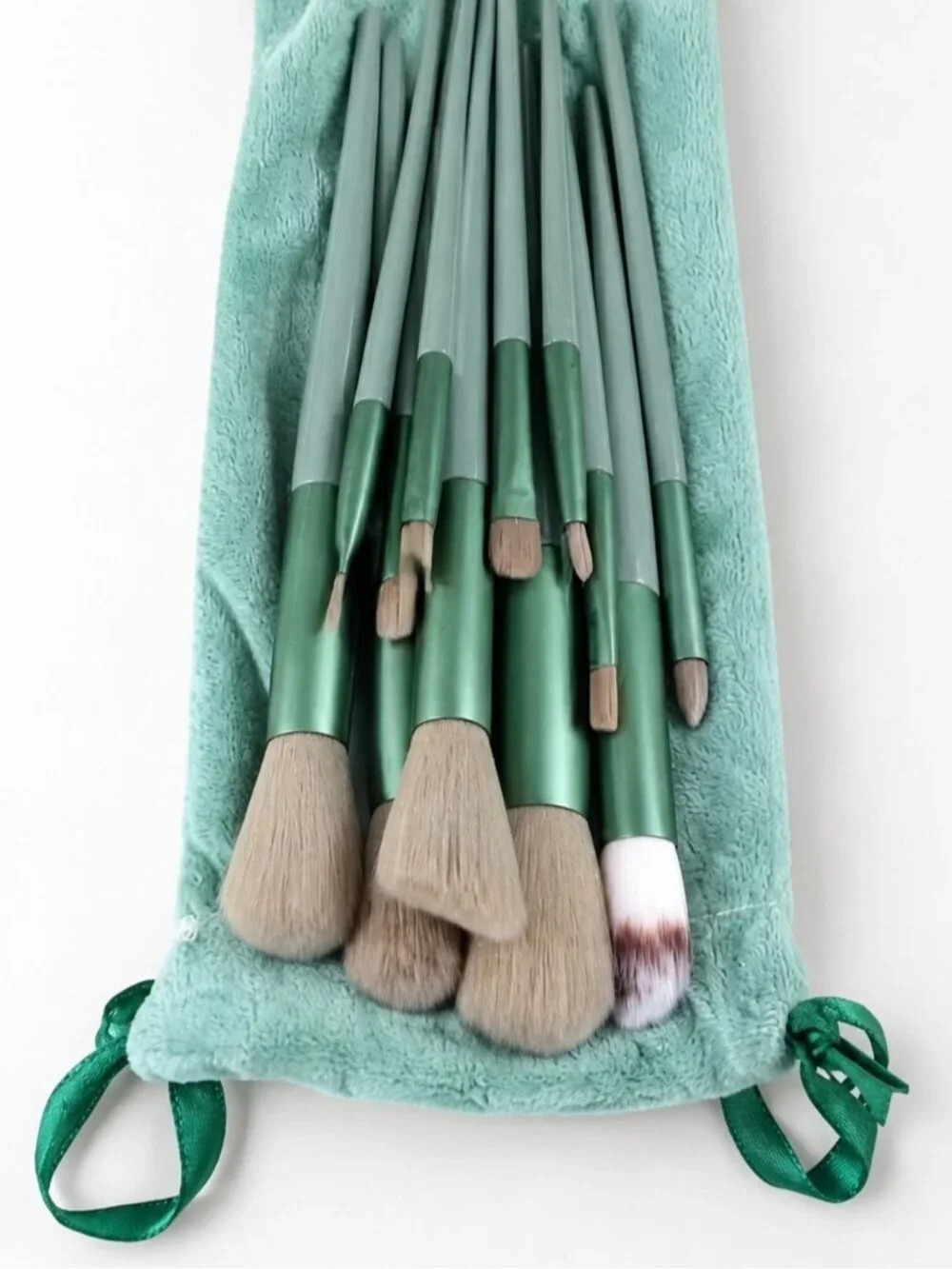 Sage Green Makeup Brush Set with Velvet Drawstring Storage Bag Face Eye Cosmetic